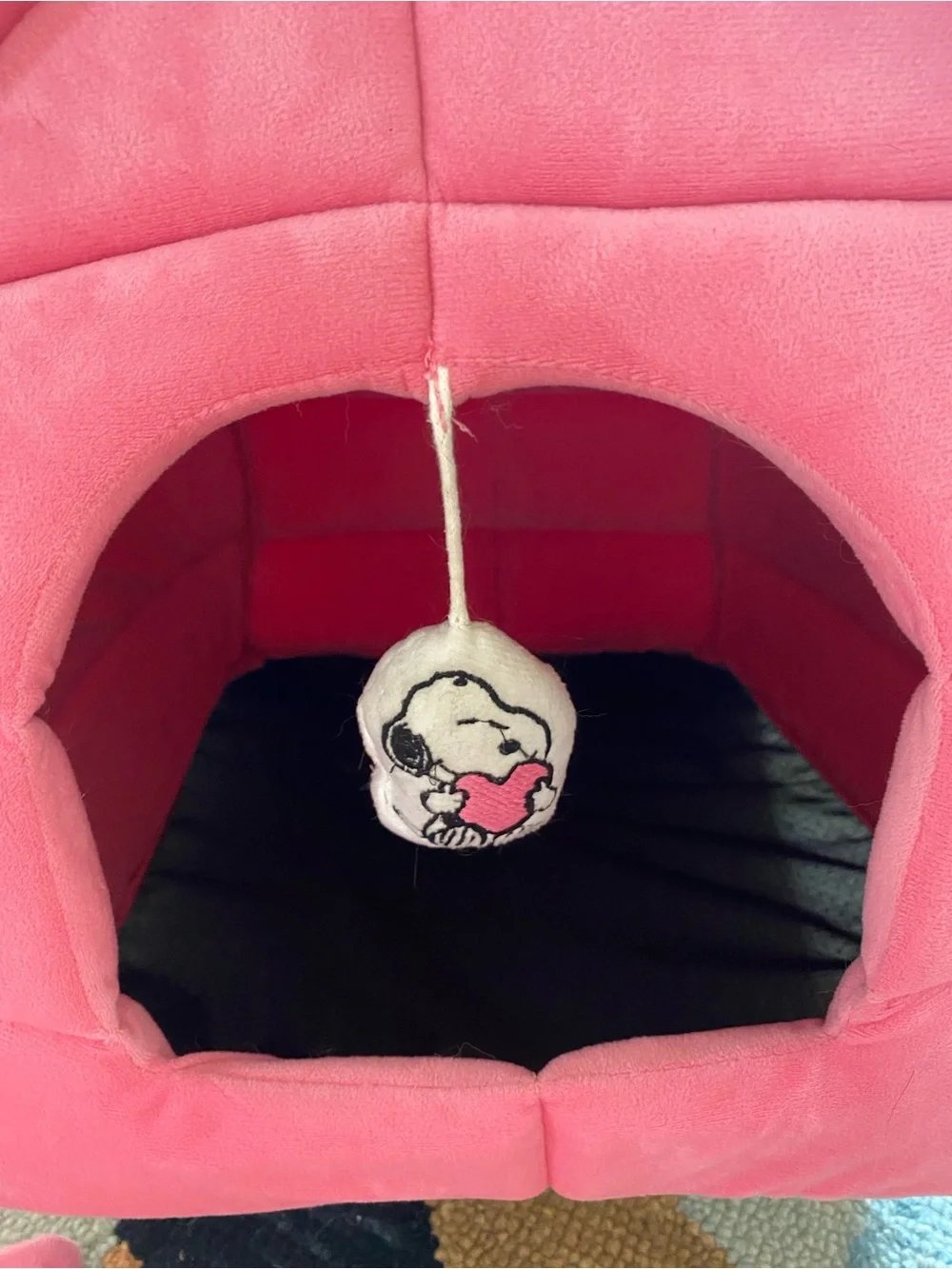 Berkshire Home Company - Peanuts® Snoopy Doghouse Pet Bed